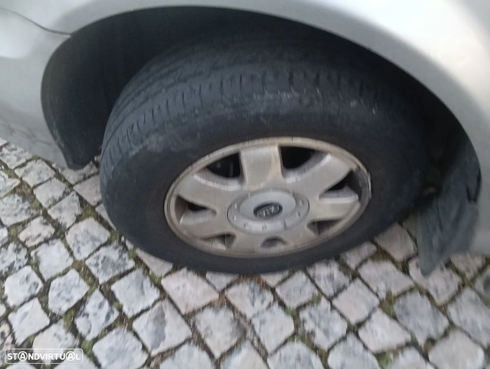 Kia Carnival 2.9 CRDi EX Top - 8