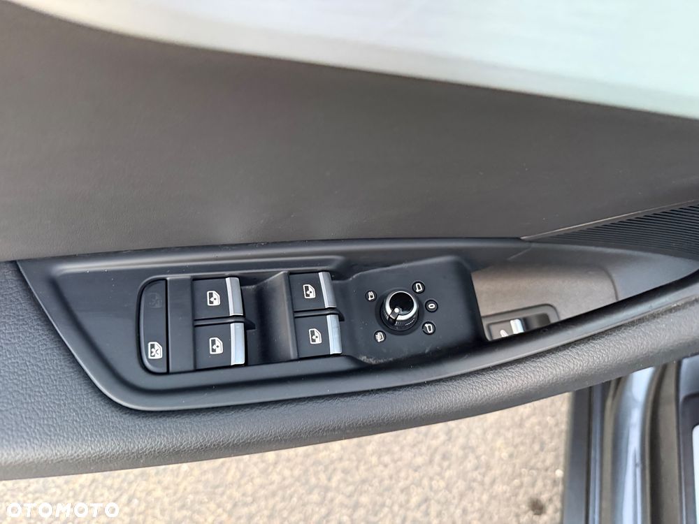 Audi A4 Avant 2.0 TDI DPF clean diesel S line Sportpaket - 18