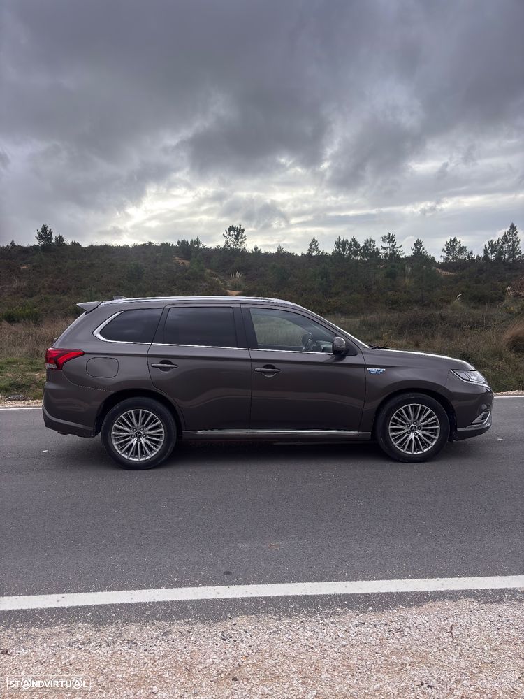 Mitsubishi Outlander 2.0 PHEV Intense Navi - 10