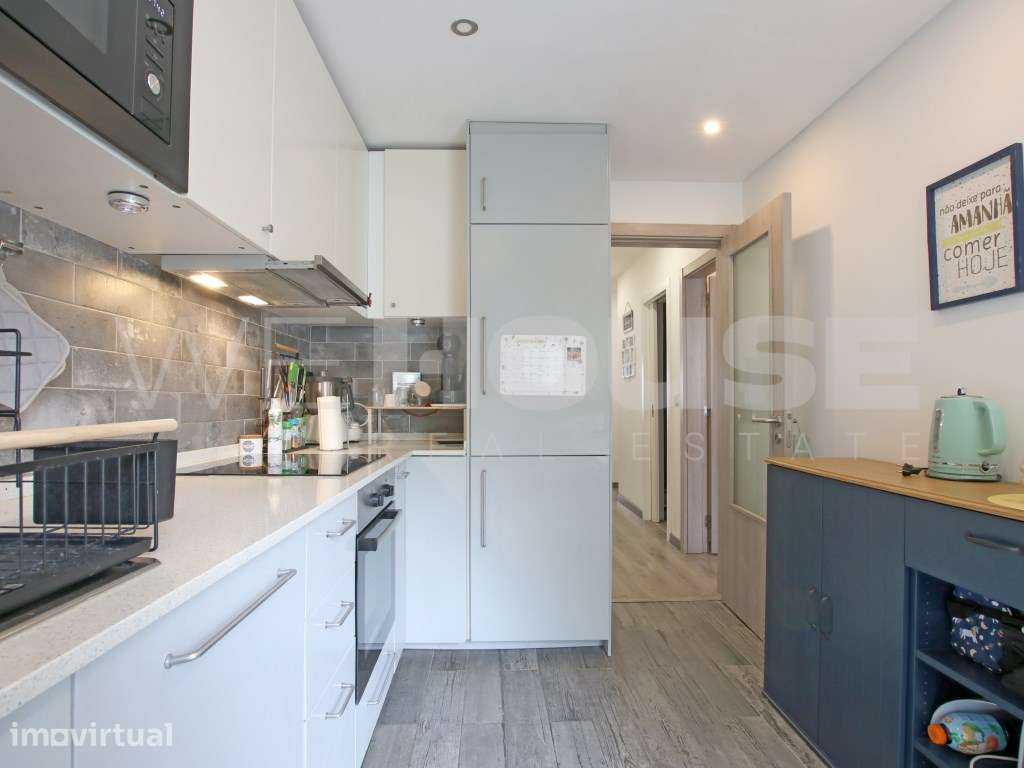 Apartamento T2 Renovado com Varanda - Excelente Localização ( Estaç... - Grande imagem: 3/19