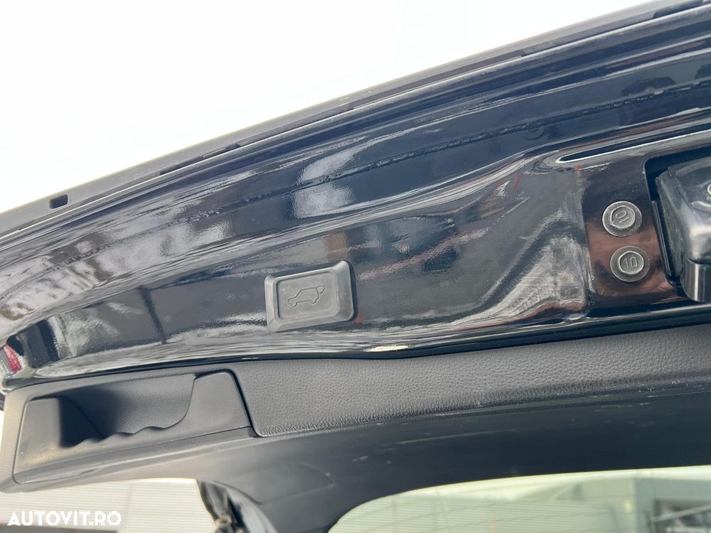 Toyota RAV4 2.5 4x4 Hybrid Team Deutschland - 26