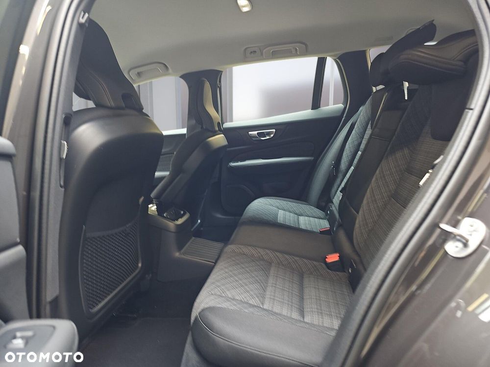 Volvo V60 T6 AWD Plug-In Hybrid Core - 5