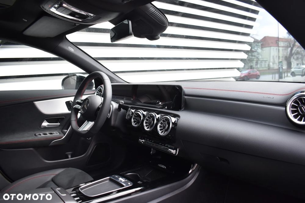 Mercedes-Benz CLA 200 d AMG Line 8G-DCT - 18