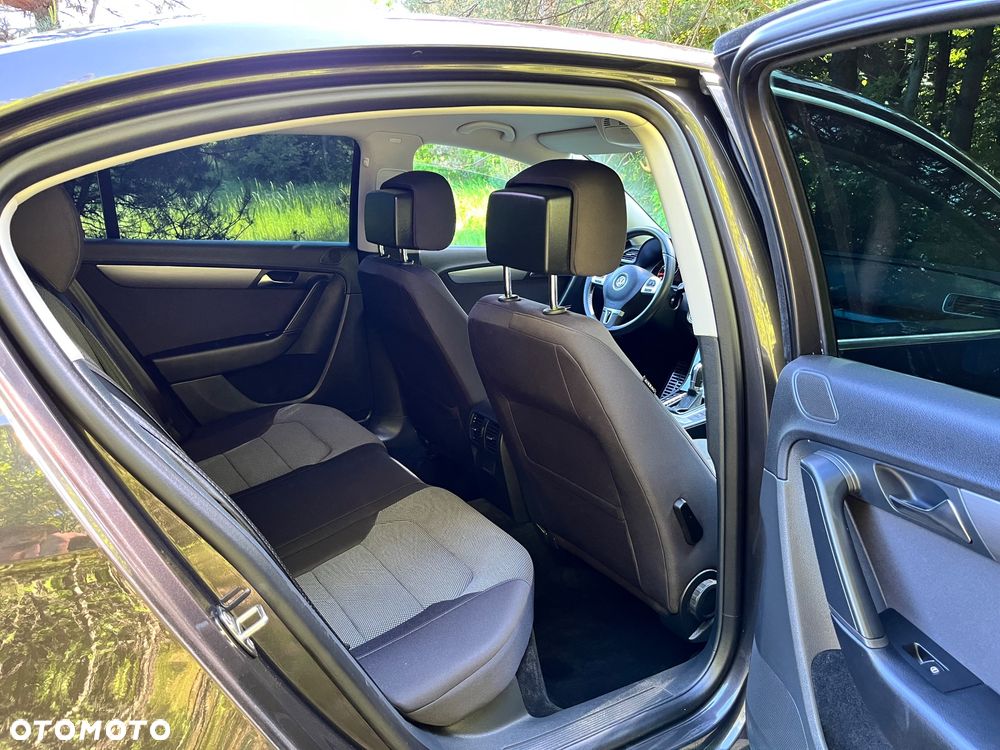 Volkswagen Passat - 25