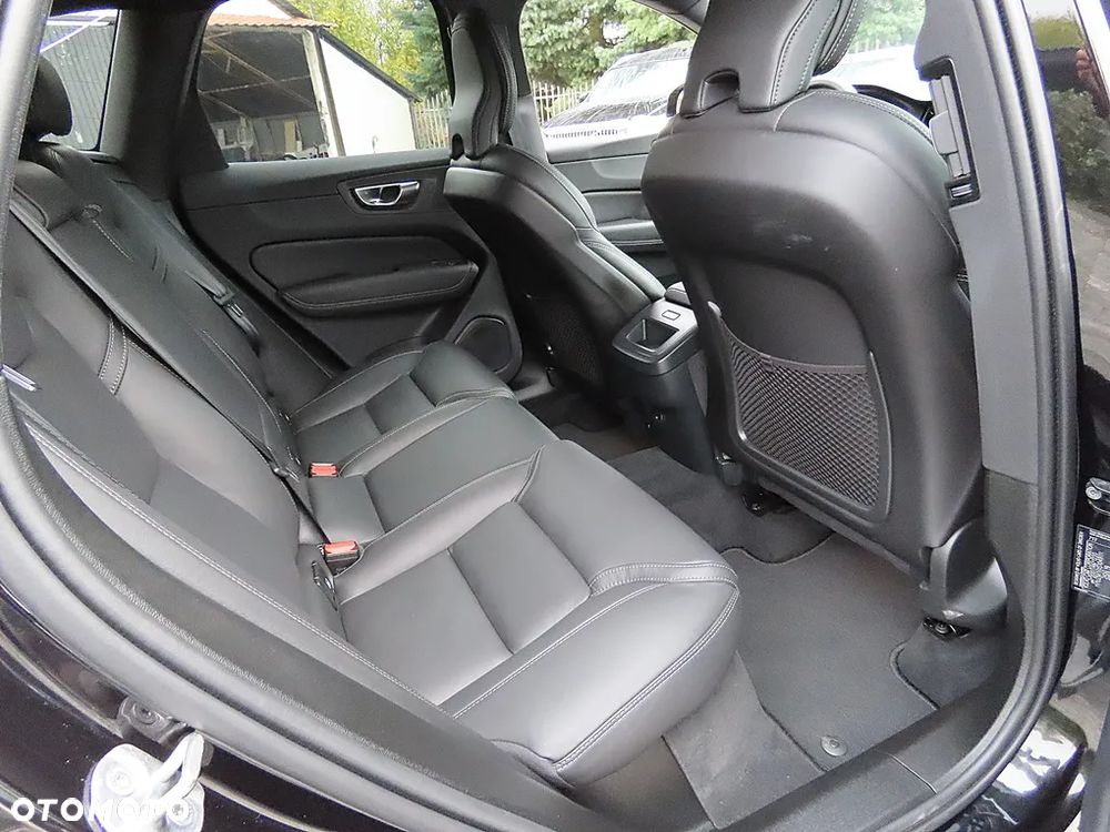 Volvo XC 60 B5 AWD Ultra Dark - 27
