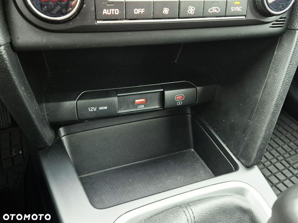 Kia Ceed 1.5 T-GDI M DCT - 23