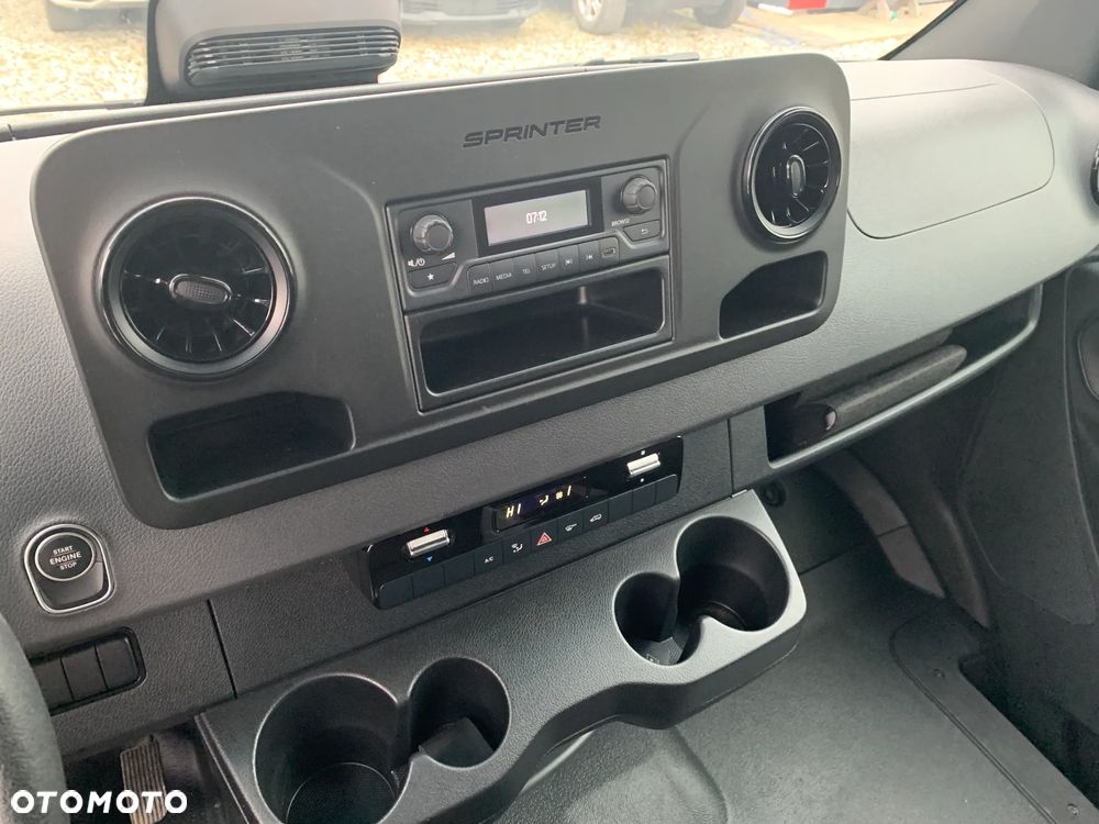 Mercedes-Benz Sprinter - 11