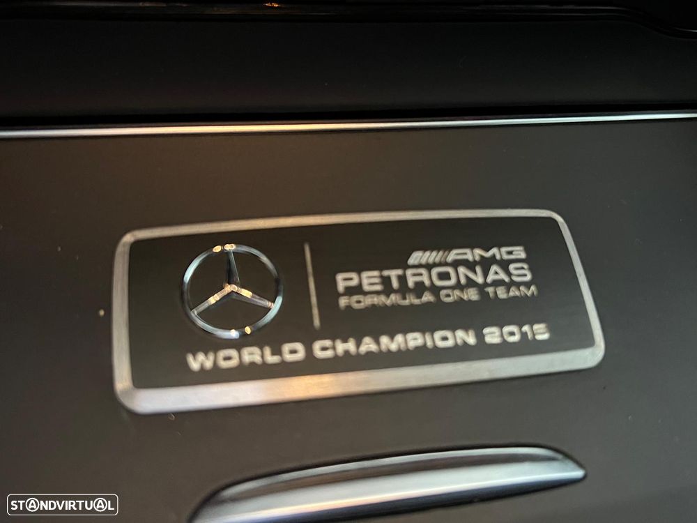 Mercedes-Benz A 45 AMG 4Matic Speedshift 7G-DCT PETRONAS 2015 World Champion Edition - 27
