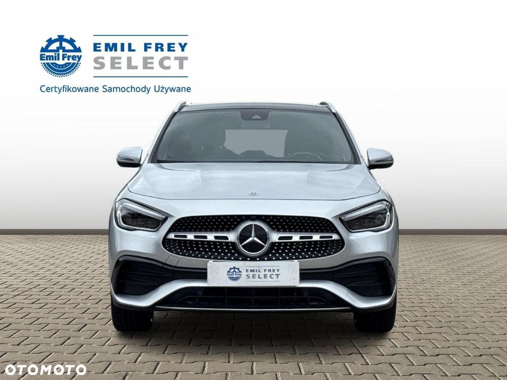 Mercedes-Benz GLA - 8