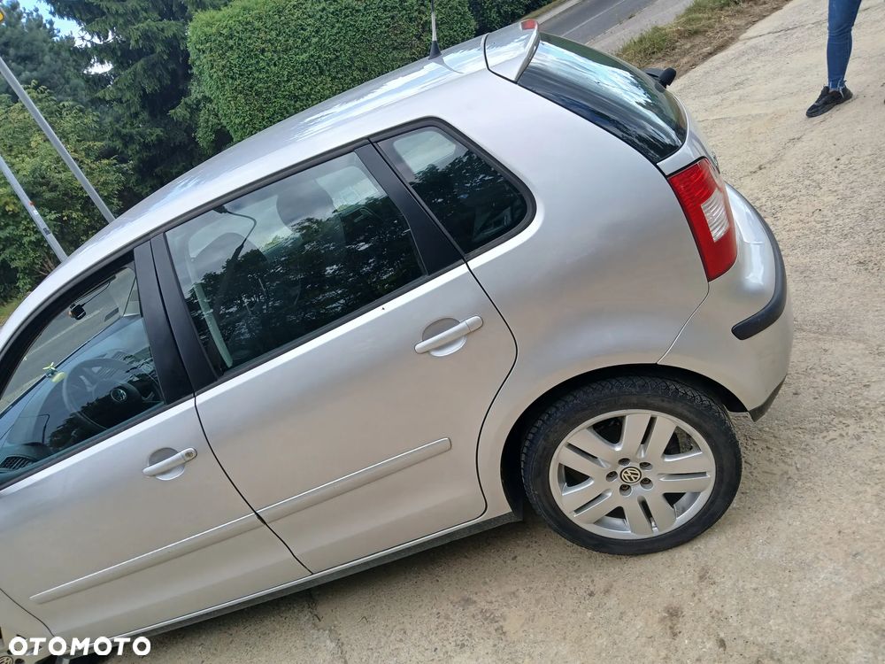 Volkswagen Polo 1.4 16V Trendline - 4