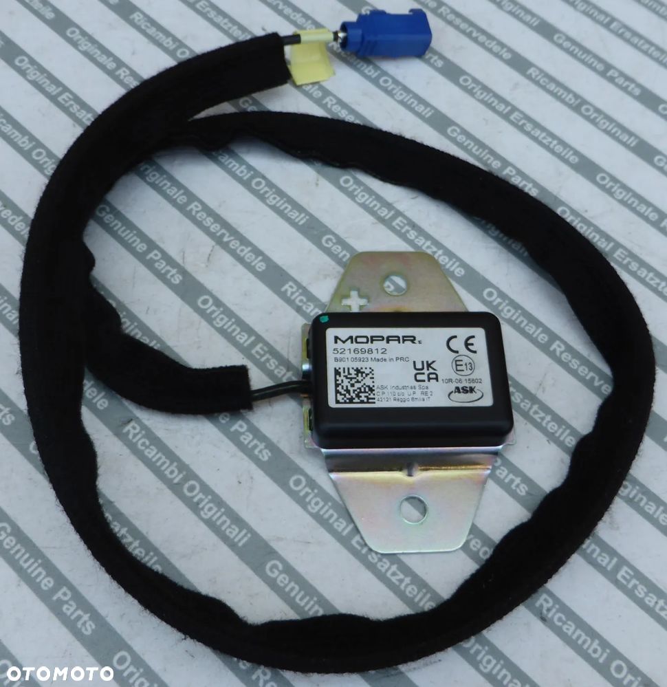 ANTENA GPS MOPAR 520342680 - 1