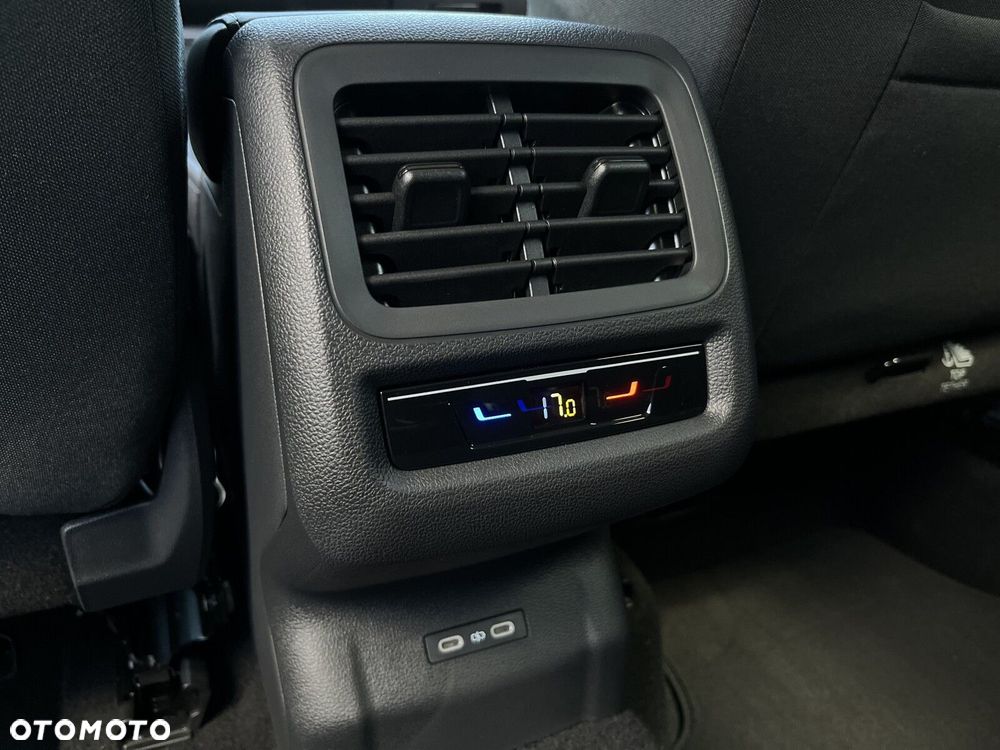 Volkswagen T-Roc 1.5 eTSI Life DSG - 36
