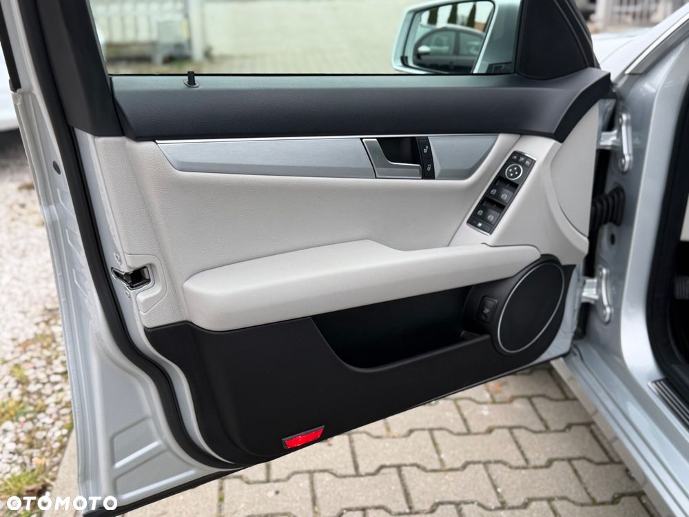 Mercedes-Benz Klasa C 200 T Avantgarde Edition - 15