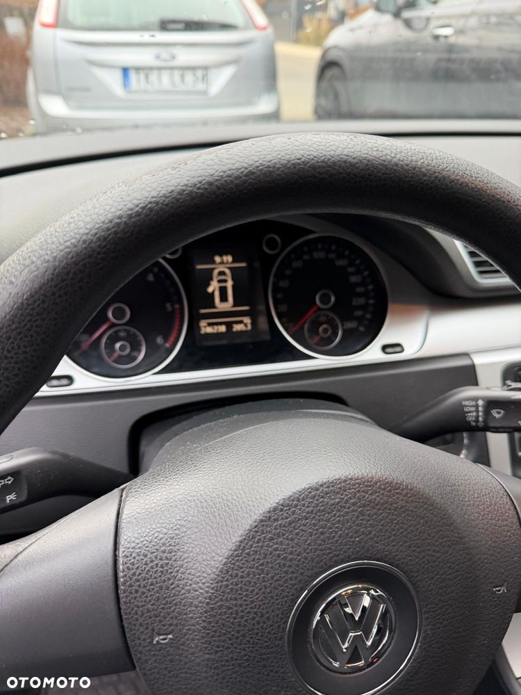 Volkswagen Passat 2.0 TDI Comfortline DSG - 2
