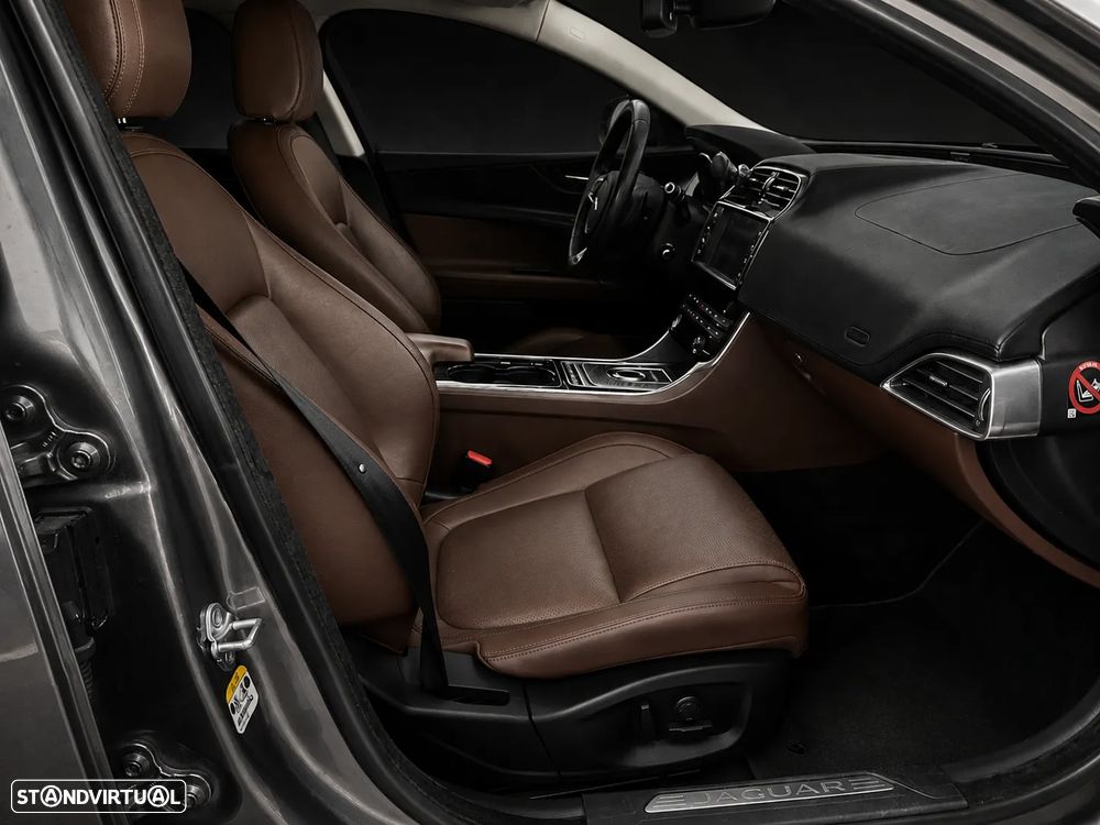 Jaguar XE 20d Aut. Portfolio - 15