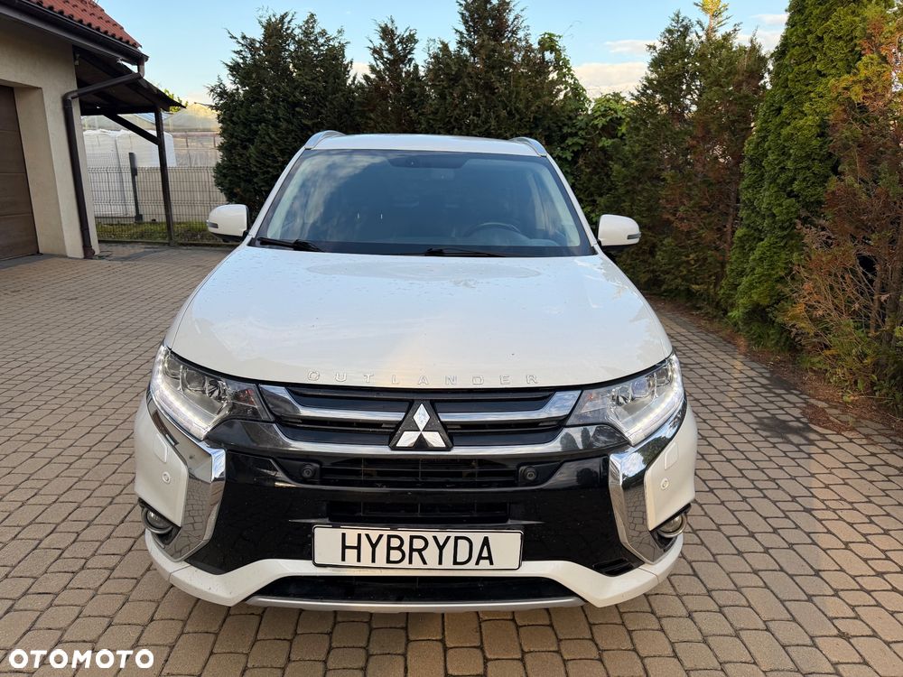Mitsubishi Outlander Intense + - 24