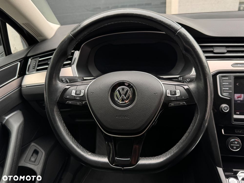 Volkswagen Passat 2.0 TDI (BlueMotion Technology) DSG Highline - 17
