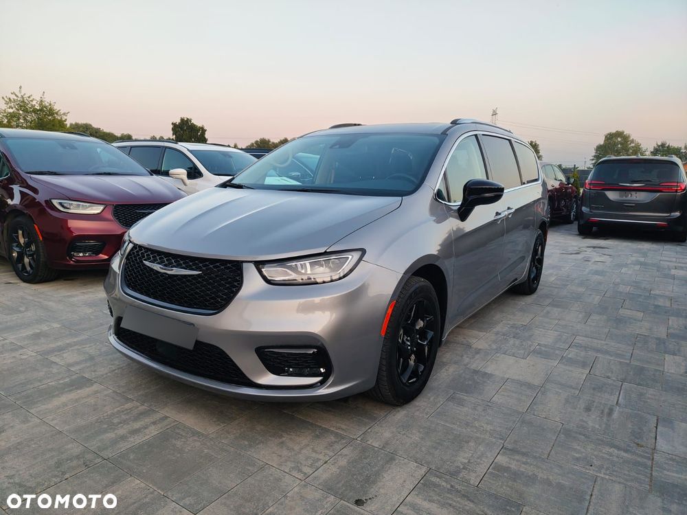Chrysler Pacifica - 11