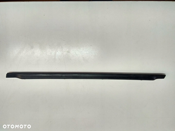 MERCEDES W166 11-15 USZCZELKA DRZWI LEWY TYŁ DÓŁ A1666980362