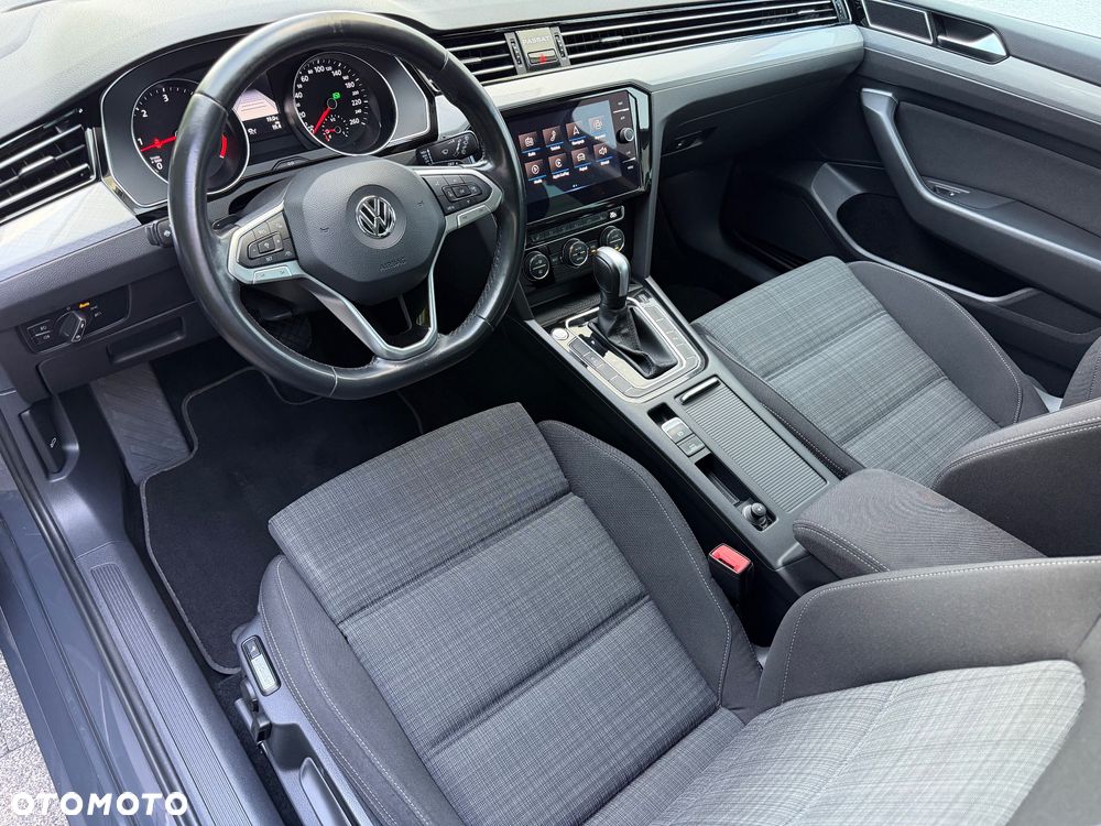 Volkswagen Passat 1.6 TDI SCR DSG Business - 22