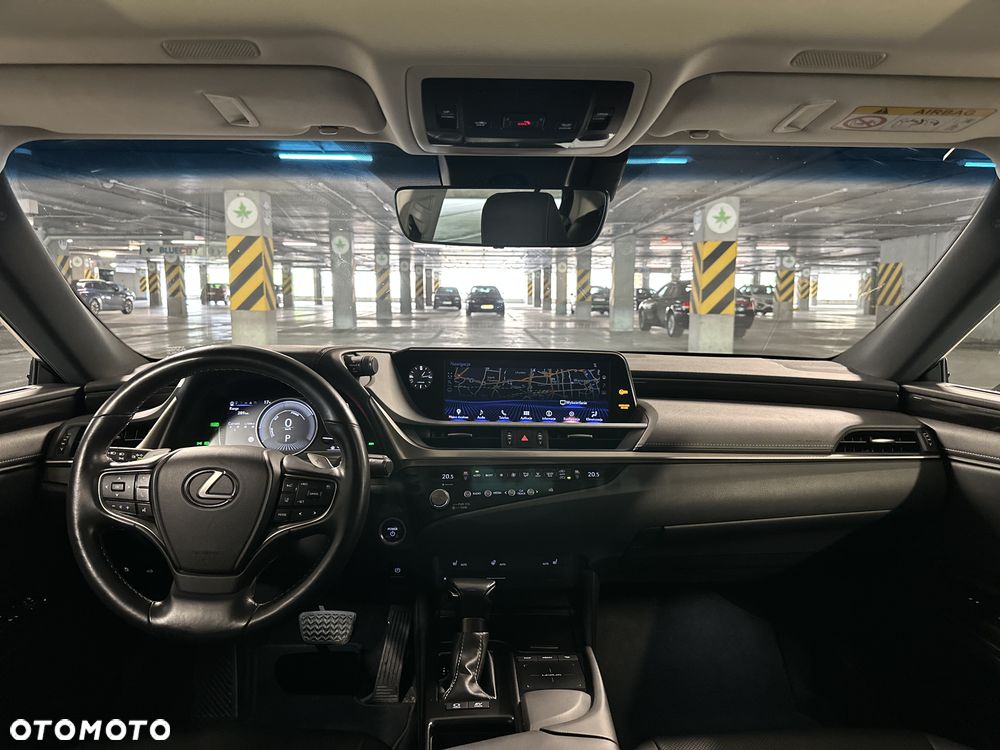 Lexus ES 300h Business Edition + - 18