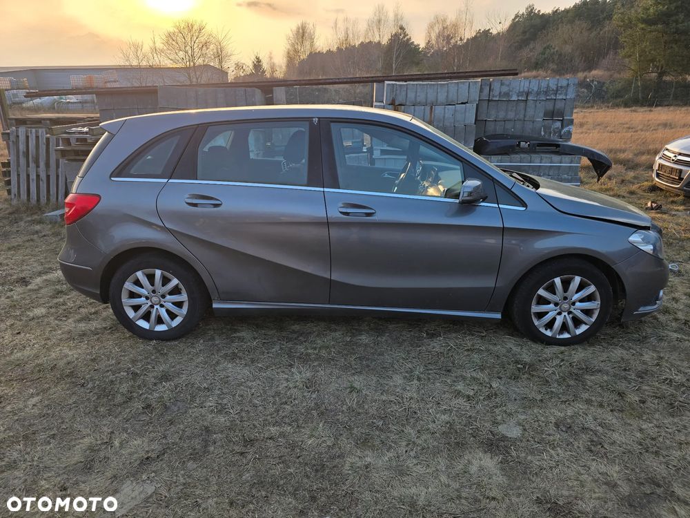 Mercedes-Benz Klasa B 180 CDI (BlueEFFICIENCY) - 2