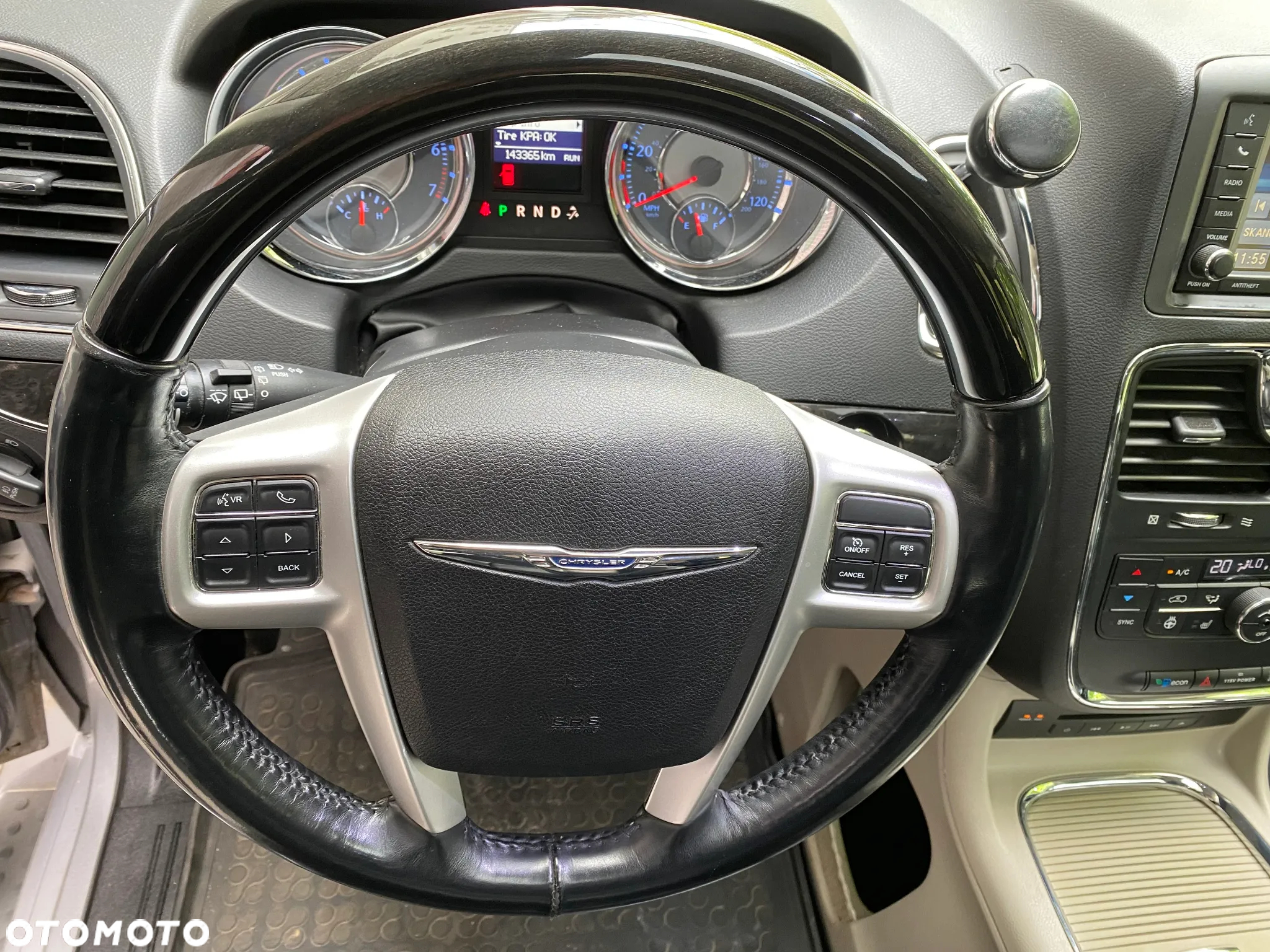 Chrysler Town & Country 3.6 Limited - 19
