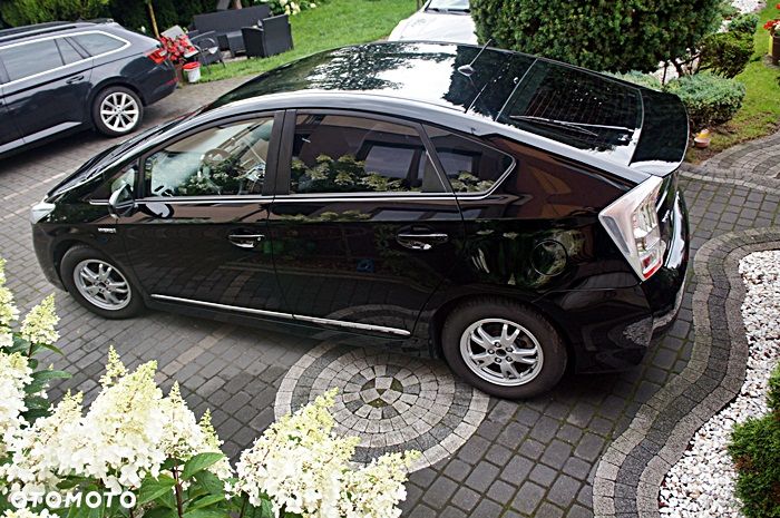 Toyota Prius (Hybrid) Life - 8