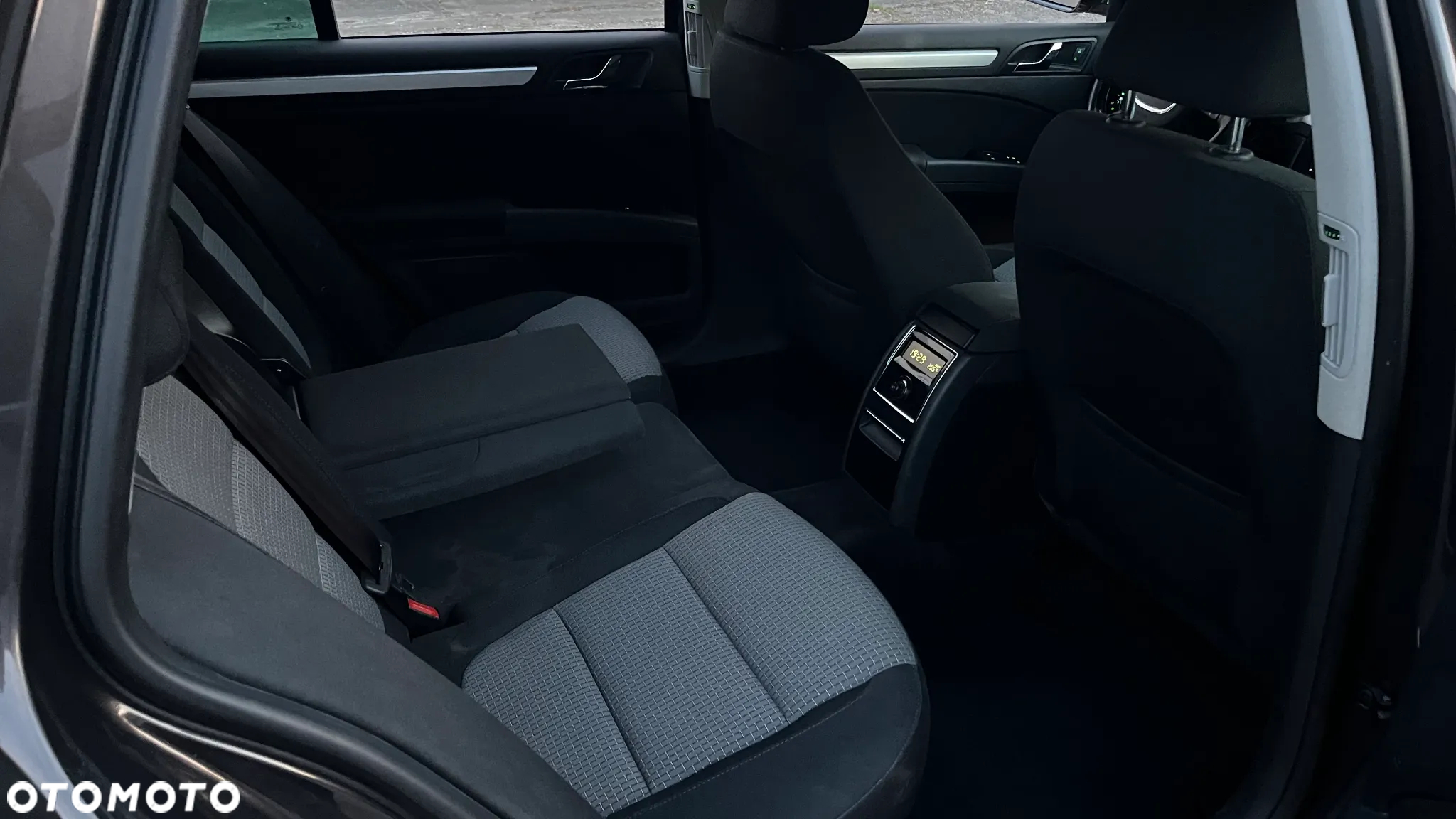 Skoda Superb Combi 2.0 TDI Ambition - 16