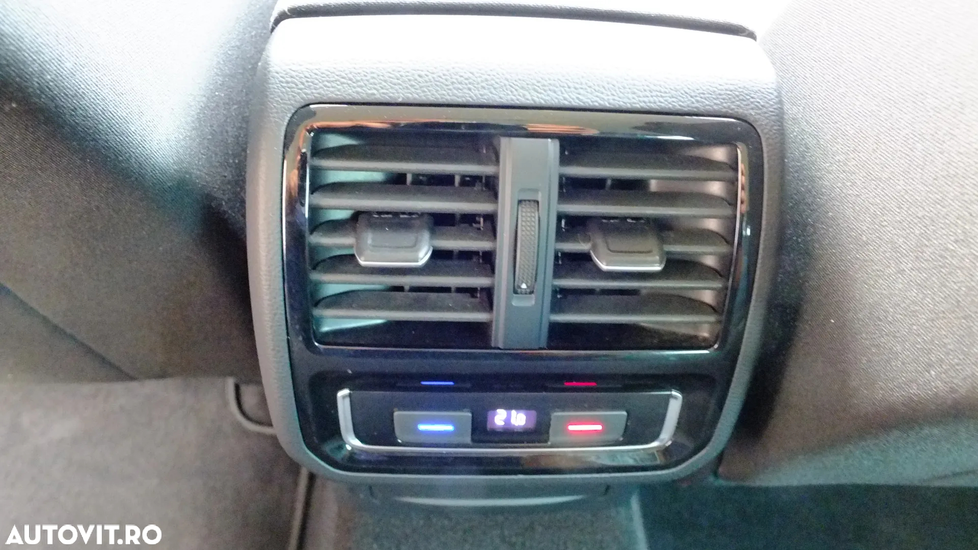 Volkswagen Passat Variant 2.0 TDI DSG Comfortline - 24