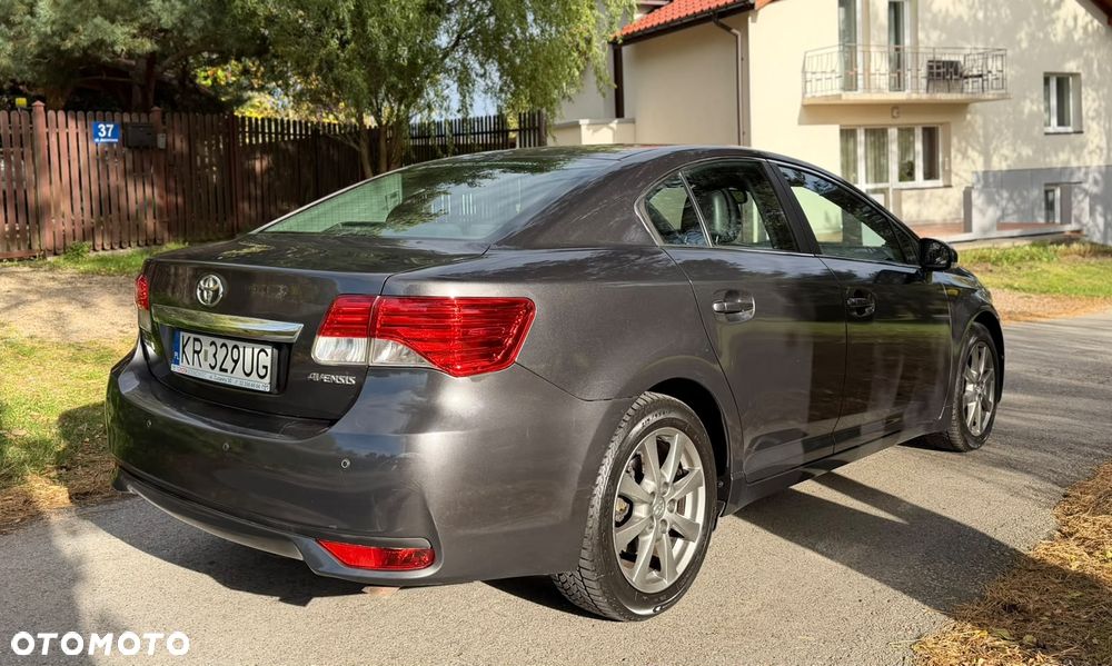 Toyota Avensis 2.2 D-4D Premium - 8