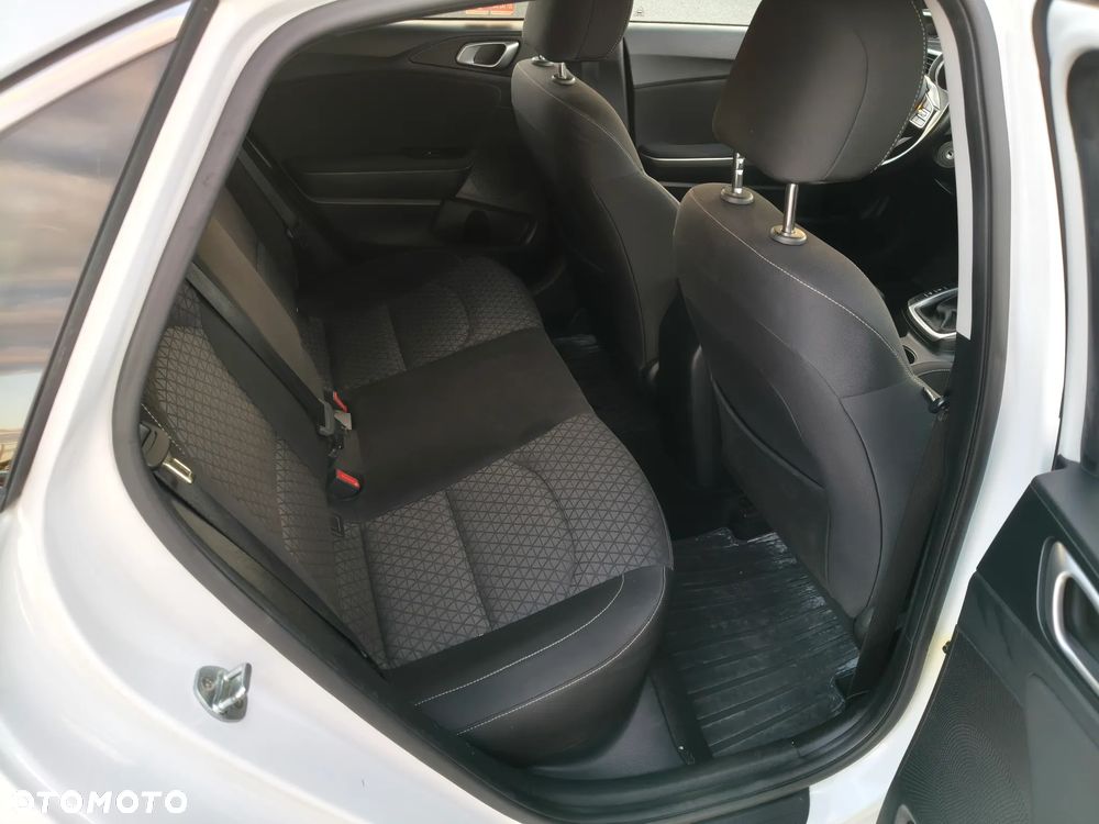 Kia Ceed 1.4 T-GDI L Business Line - 18