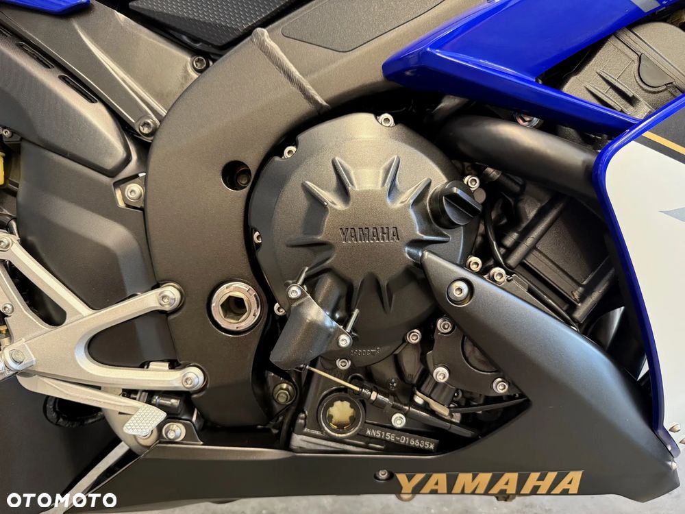 Yamaha R1 - 12