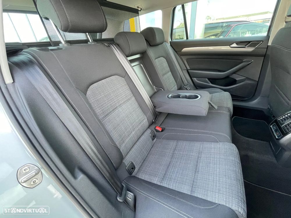 VW Passat Variant 2.0 TDi Business DSG - 16