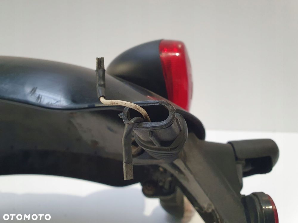 TYLNY BŁOTNIK NAKOLE Triumph Street Twin 900 18- LAMPA TYŁ 2302378 2702100 - 12