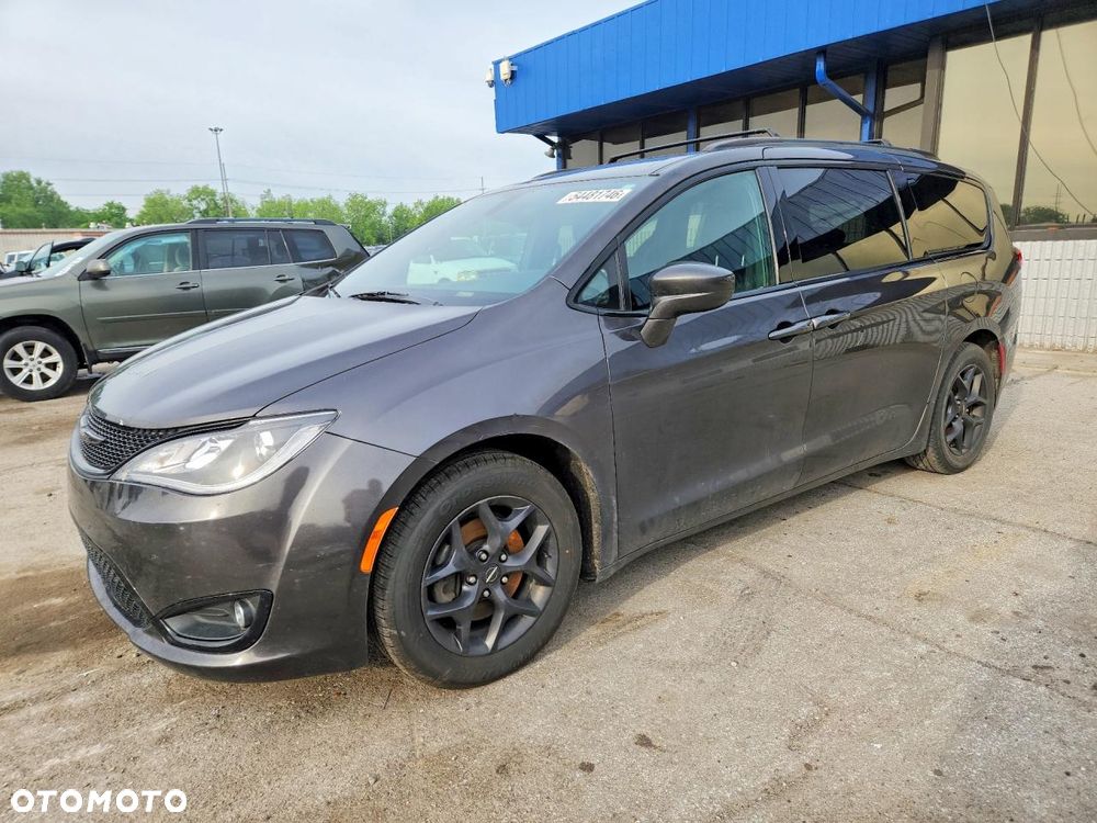 Chrysler Pacifica - 2
