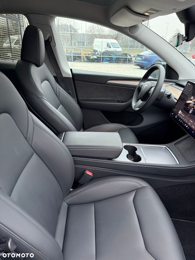 Tesla Y Long Range Dual Motor AWD - 8