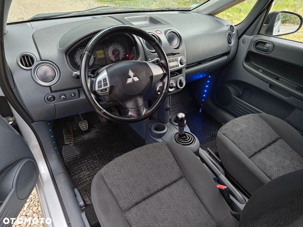 Mitsubishi Colt - 8