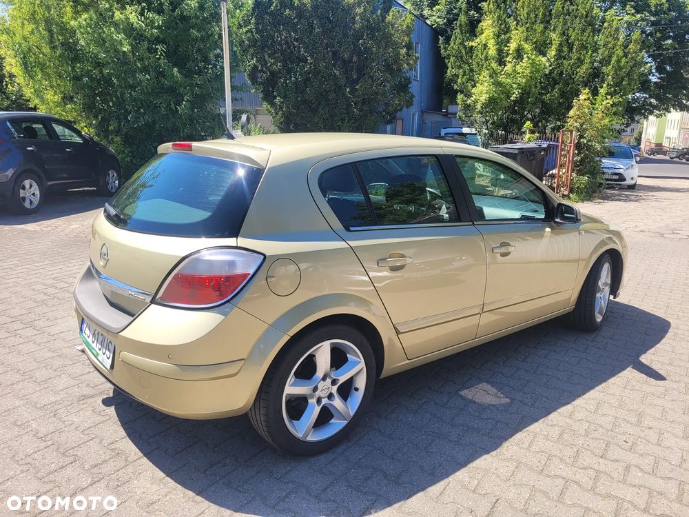 Opel Astra 2.0 Turbo Cosmo - 3