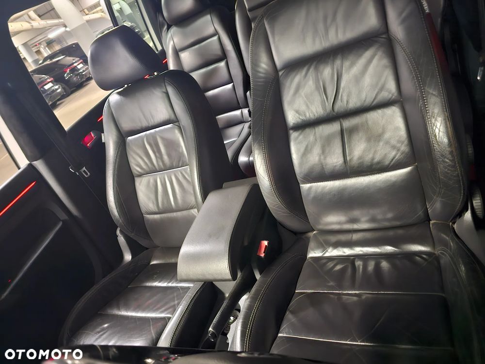Volkswagen Touran - 17