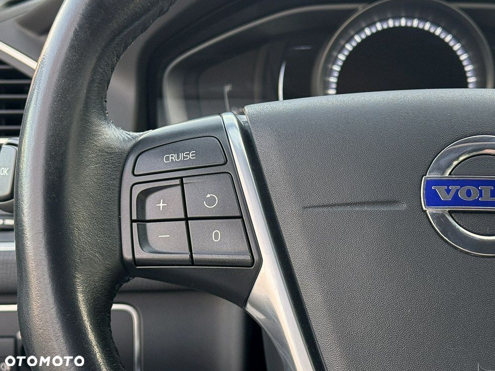 Volvo XC 60 D4 Momentum Pro - 14