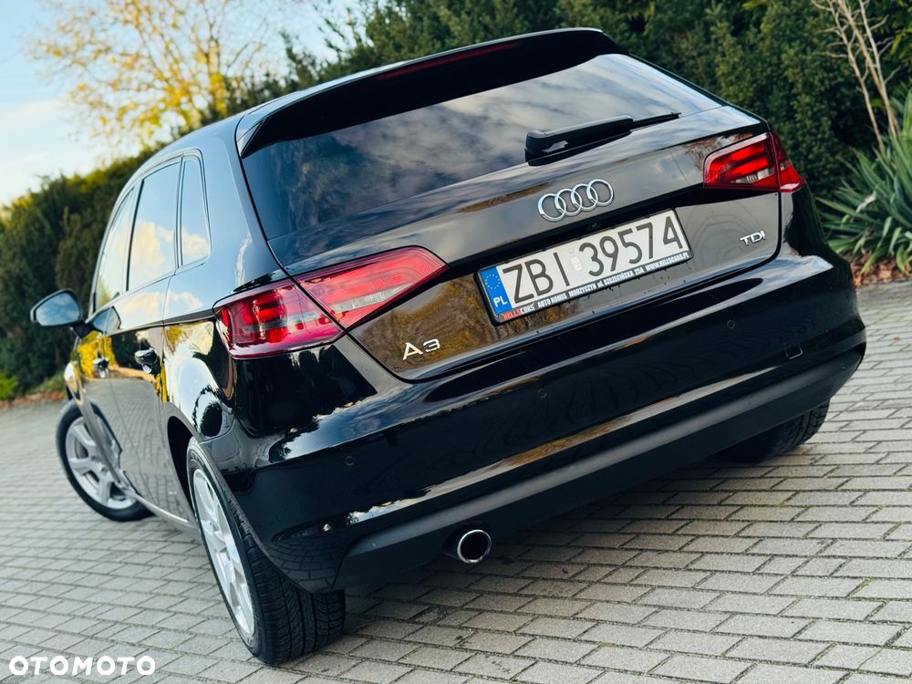 Audi A3 Sportback 1.6 TDI S line Sportpaket - 11