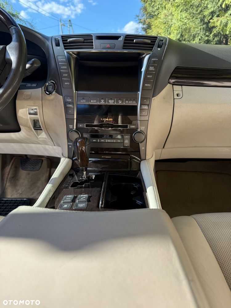 Lexus LS 460 Prestige AWD - 11