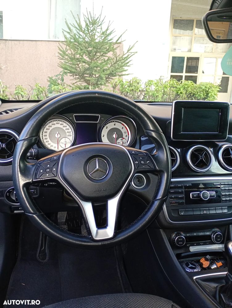 Mercedes-Benz CLA 180 - 6
