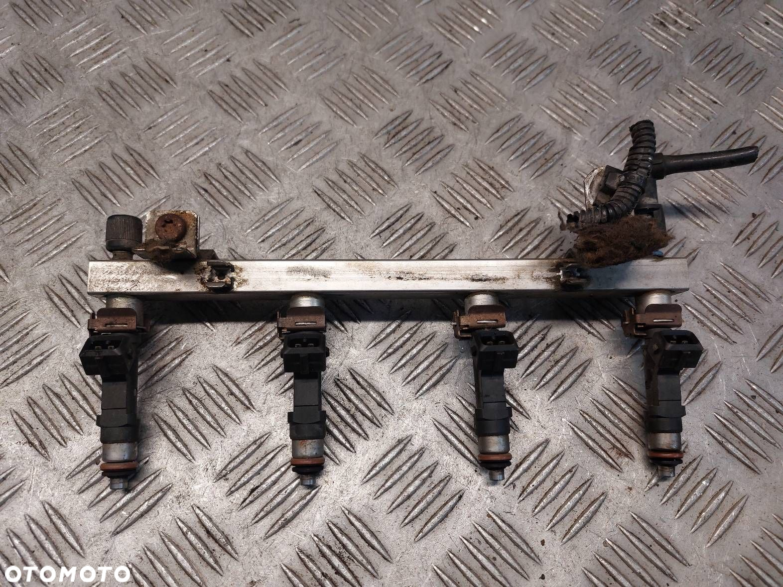 LISTWA WTRYSKOWA + PRZEPUSTNICA OPEL CORSA D 1.2 0280151208 - 6