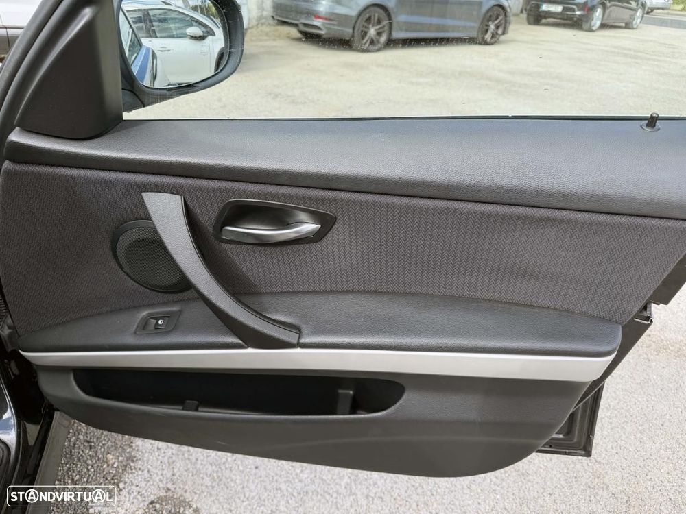 BMW 318 d LifeStyle - 26
