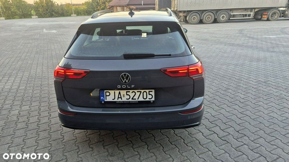 Volkswagen Golf - 8