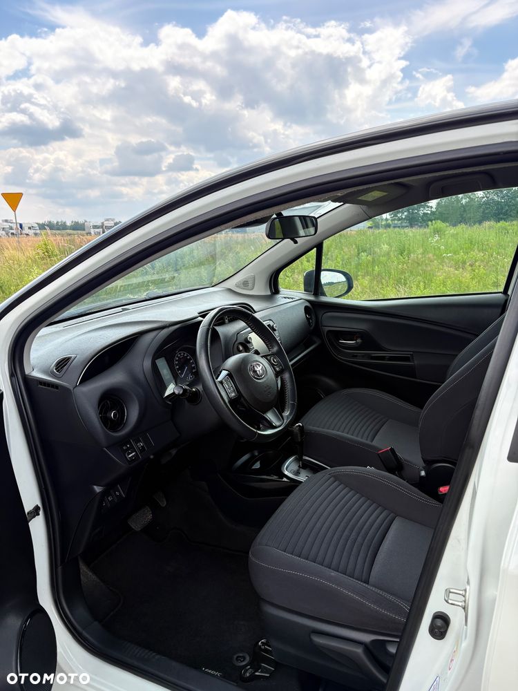 Toyota Yaris Hybrid 100 Premium - 7