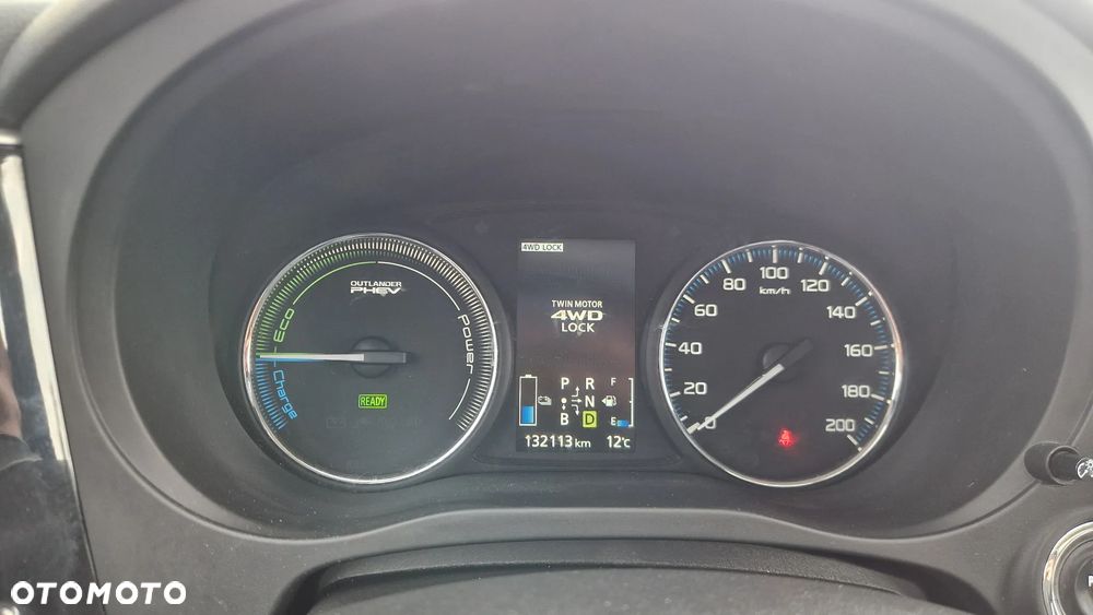 Mitsubishi Outlander 2.0 4WD Top - 24