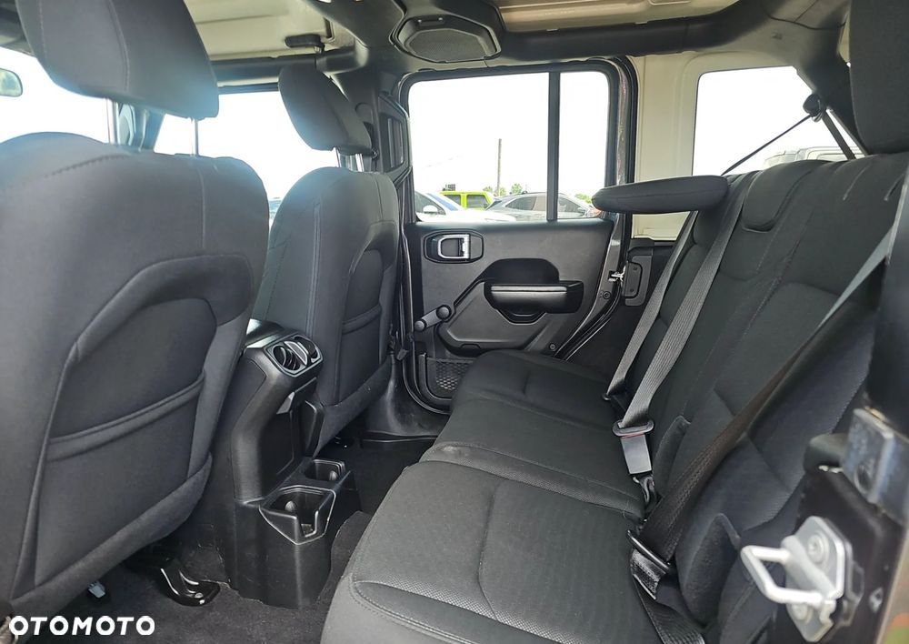 Jeep Wrangler - 16